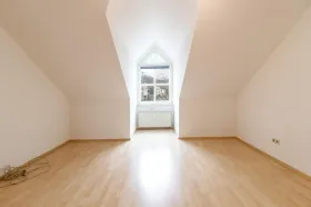 Top floor apartment  Trier for sale Germany | Schlafen 3