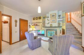 Nyaraló Skroskë Kiadó Olaszország