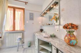 Nyaraló Skroskë Kiadó Olaszország