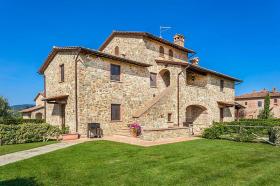 Nyaraló Cortona Kiadó Olaszország