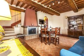 Nyaraló Cortona Kiadó Olaszország