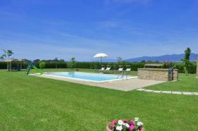 Nyaraló Cortona Kiadó Olaszország