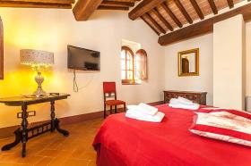 Nyaraló Cortona Kiadó Olaszország