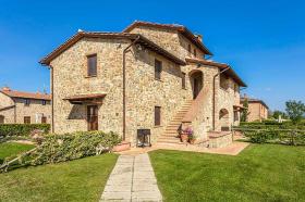 Nyaraló Cortona Kiadó Olaszország