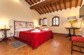 Nyaraló Cortona Kiadó Olaszország