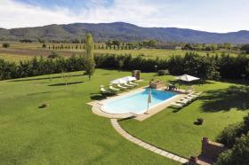 Nyaraló Cortona Kiadó Olaszország