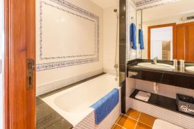 Nyaraló Manakor Kiadó Spanyolország