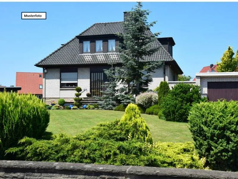 Einfamilienhaus Vorderansicht 1 Musterfoto