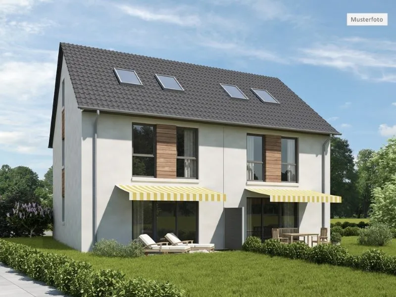 Einfamilienhaus Rückansicht 2 Musterfoto
