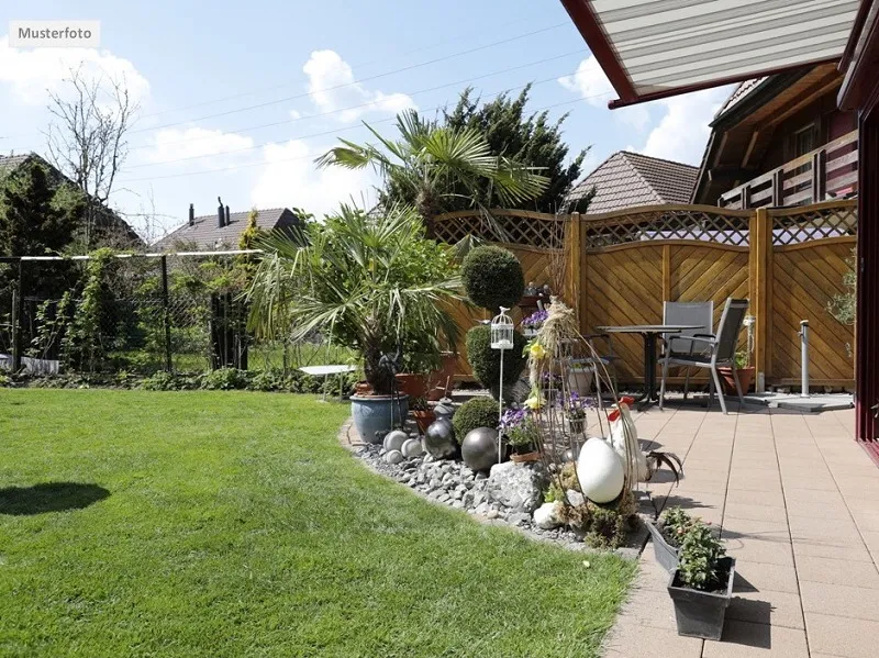 Huis Rüdnitz Veiling / Foreclosure Germany | attraktives Einfamilienhaus Musterfoto