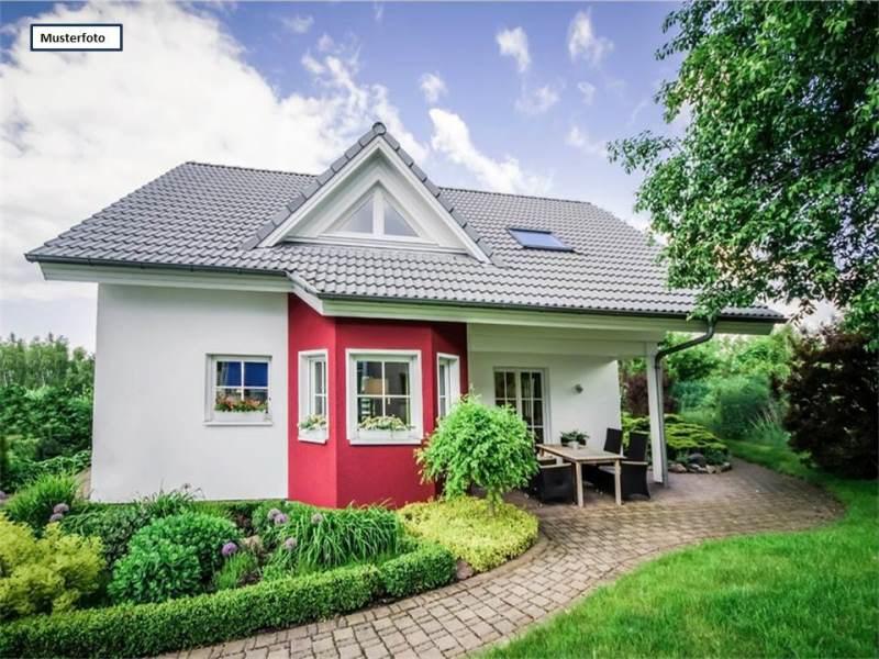 Einfamilienhaus Vorderansicht Musterfoto