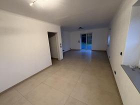 Многоквартирный дом Ноймюнстер Продаётся Германия | Image