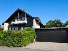 casa isolada À venda em Neunkirchen-Seelscheid, Alemanha casa isolada À venda em Neunkirchen-Seelscheid, Alemanha