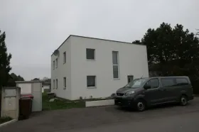 Detached house Foreclosures in Pottendorf-Katastralgemeinde Siegersdorf, Austria