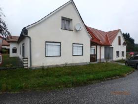 Jordbruksoverflate Tvangsauksjon i Bad Waltersdorf, Austria