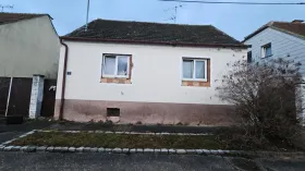 Detached house Foreclosures in Hohenau an der March-Katastralgemeinde Hohenau, Austria