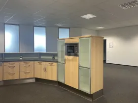 Офисное помещение в аренду в Майсах, Германия