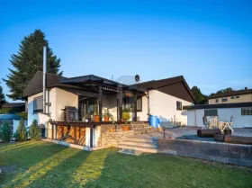 Detached house for sale in Schmelz-Außen, Germany