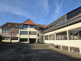Többcsaládos eladó a  oldalon. Homberg (Ohm), Németország