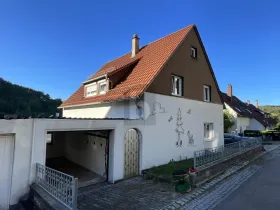Flerfamiliehus til salgs i Mönsheim, Tyskland