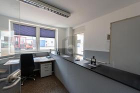 Hal Düsseldorf Te Huur Germany