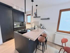 Floor Apartment For Rent in Stuttgart-Weinsteige, Germany