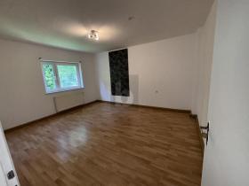 Floor Apartment For Sale in Trier-Nord, Germany Floor Apartment For Sale in Trier-Nord, Germany