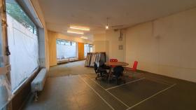 Shop Eladó a  oldalon. München-Au, Németország