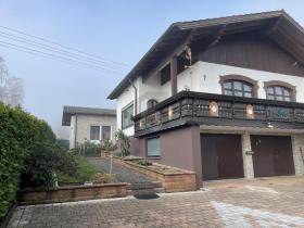 Detached house For Sale in Weiskirchen-Thailen, Germany