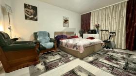 Floor Apartment For Sale in Hamburg-Groß Borstel, Germany