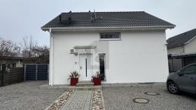 Önálló ház Eladó a oldalon. Hohentengen am Hochrhein-Waldshut, Németország Önálló ház Eladó a oldalon. Hohentengen am Hochrhein-Waldshut, Németország