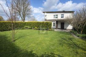 Detached house For Sale in Kassel-Bettenhausen, Germany Detached house For Sale in Kassel-Bettenhausen, Germany