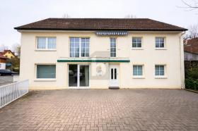 Living & Firm, business-like À venda em Kulmbach-Kauernburg, Alemanha Living & Firm, business-like À venda em Kulmbach-Kauernburg, Alemanha