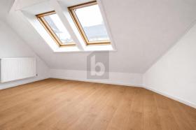 Dachgeschosswohnung Zu verkaufen in Hamburg-Curslack, Deutschland Dachgeschosswohnung Zu verkaufen in Hamburg-Curslack, Deutschland