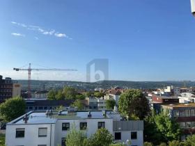 Lapos Eladó a oldalon. Pforzheim, Németország Lapos Eladó a oldalon. Pforzheim, Németország