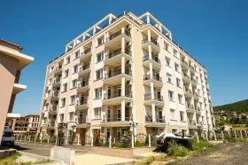 Lapos eladó a  oldalon. Sveti Vlas-Kv., Bulgária