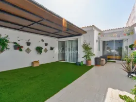 Villa for sale in San Isidro, Spain