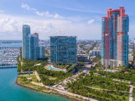 Lapos eladó a  oldalon. Miami Beach, USA