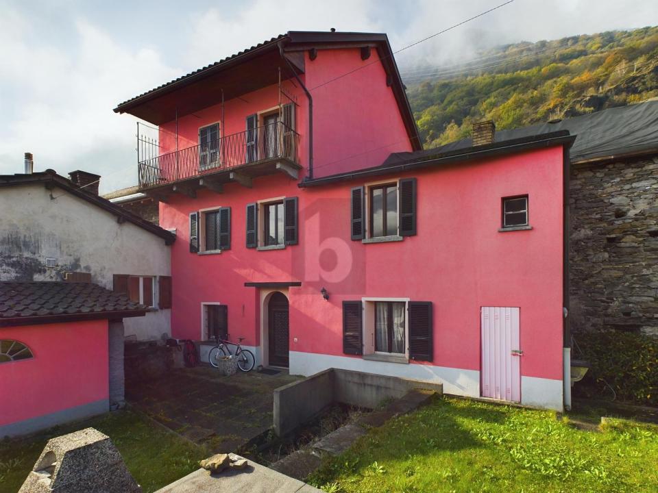 Detached house for sale in Gnosca, Switzerland