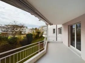 Gulv Leilighet  til salgs i Zollikon-Zollikerberg, Sveits
