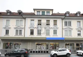 Lakó-és kereskedelmi épület eladó a  oldalon. Huttwil, Svájc
