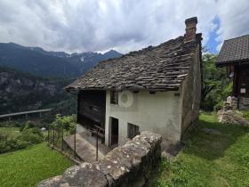 Maison de vacances en vente à Faido, Suisse