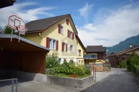 Casa multifamiliar à venda em Niederurnen, Suíça