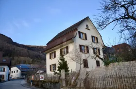 Lapos eladó a  oldalon. Péry, Svájc
