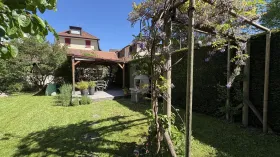 Lapos kiadó a  oldalon. Delémont, Svájc
