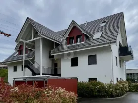 Apartamento duplex para alugar em Weiningen ZH, Suíça