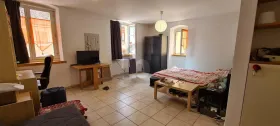 Lapos kiadó a  oldalon. Delémont, Svájc