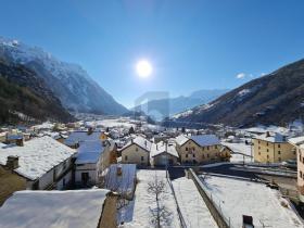 Casa plurifamiliare in vendita a L'Aquila, Svizzera