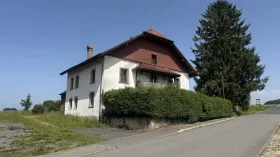 Vidéki ház eladó a  oldalon. Chavannes-le-Chêne, Svájc