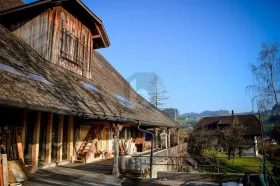 Loft stúdió kiadó a  oldalon. Biglen, Svájc